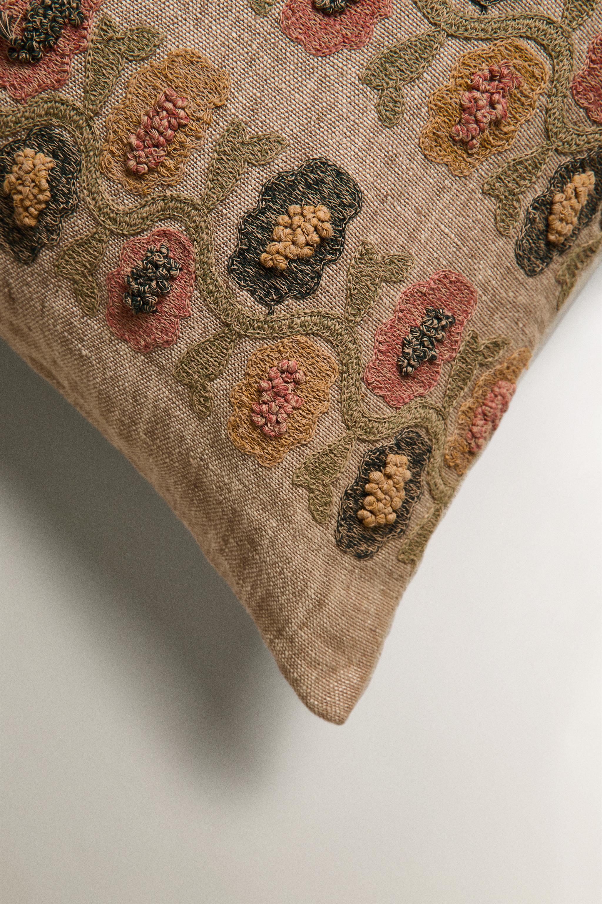 HOUSSE DE COUSSIN BRODÉE